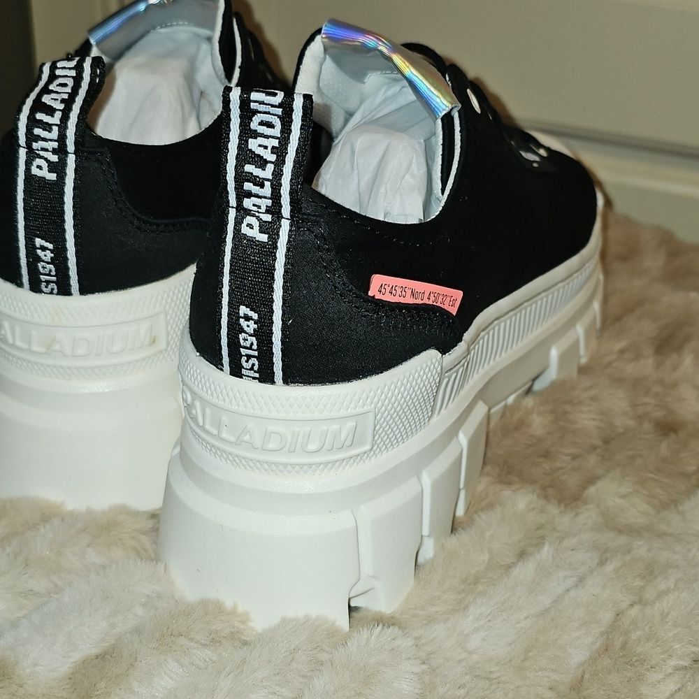 Palladium Revolt LO TX Sneakers in Black and Marshmallow - Picture 6 of 11